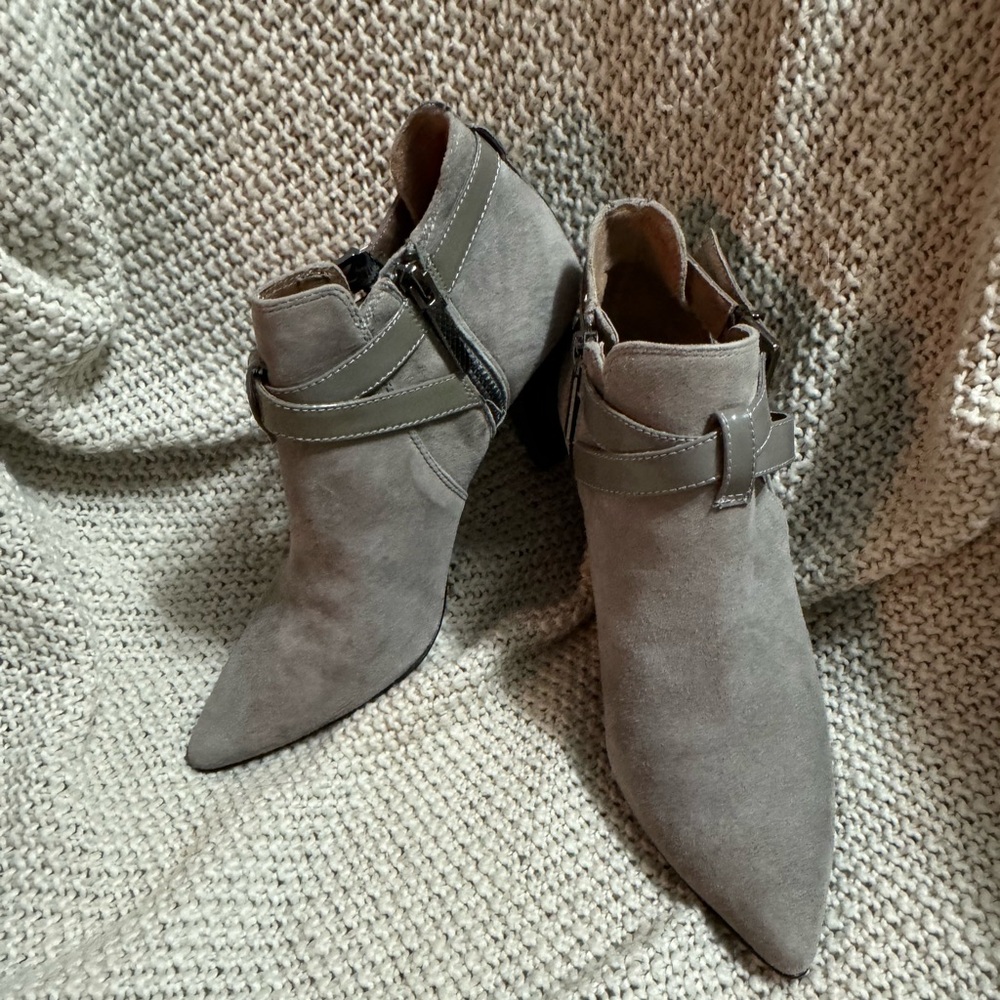 Donald J Pliner Women Tamy Gray Ankle Boot US 7.5